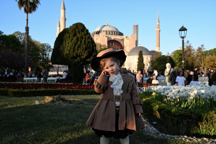 İstanbul'un tarihi ve turistik yerlerinde bayram yoğunluğu yaşanıyor