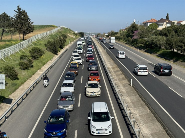 Tekirdağ-İstanbul yolunda trafik yoğunluğu yaşanıyor