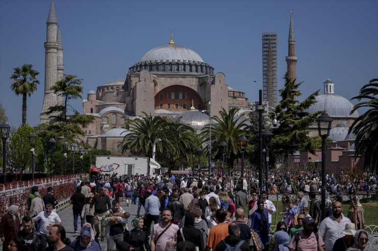 İstanbul'da tarihi yarımadadaki turistik mekanlarda bayram yoğunluğu