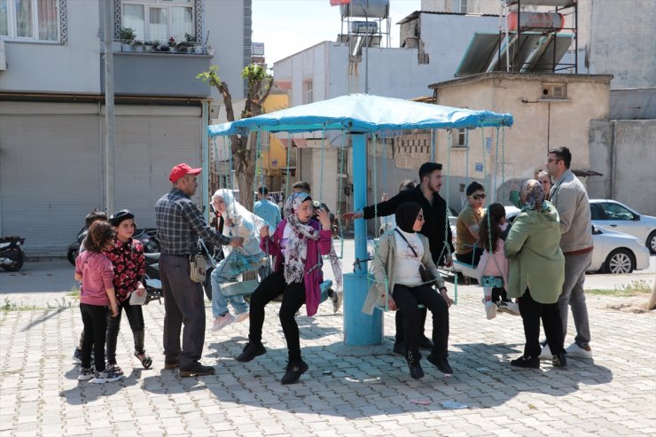 Kilisli çocuklar bayram yerinde gönüllerince eğlendi