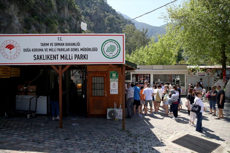 Muğla'daki Saklıkent Kanyonu'nda bayram tatili yoğunluğu