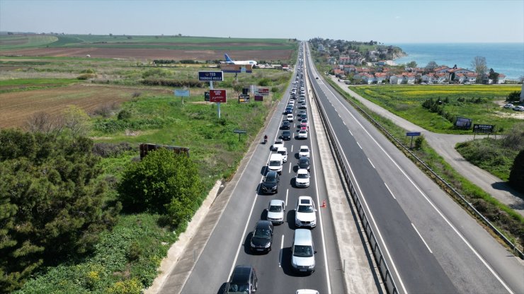 Tekirdağ-İstanbul kara yolunda trafik yoğunluğu yaşanıyor