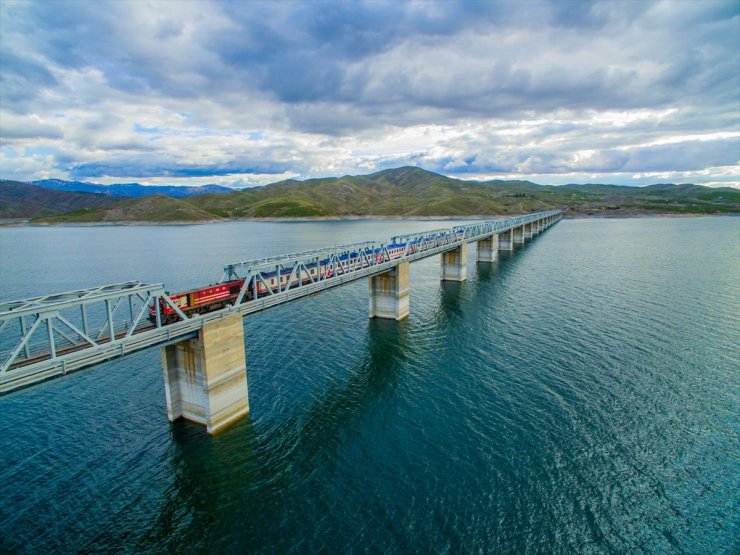 Yeni turistik trenler ilk seferlerine çıkmaya hazırlanıyor