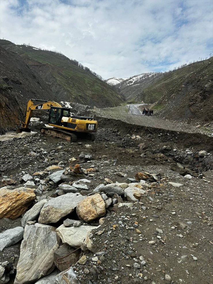 Muş'ta ekipler doğum sancıları başlayan kadını hastaneye ulaştırdı