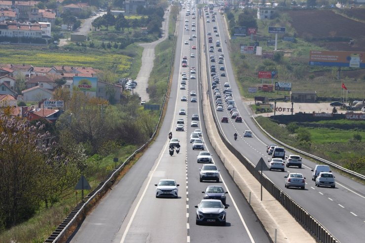 Tekirdağ-İstanbul yolunda bayram tatilinden dönüş yoğunluğu başladı