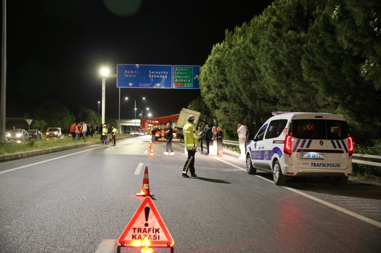 GÜNCELLEME - Denizli'de tırın çarptığı otomobildeki 1 kişi öldü, 5 kişi yaralandı