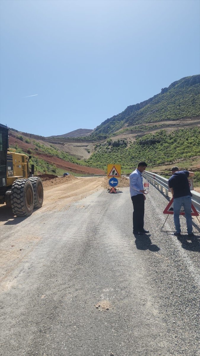 Heyelan nedeniyle kapanan Siirt-Kalender yolu ulaşıma açıldı