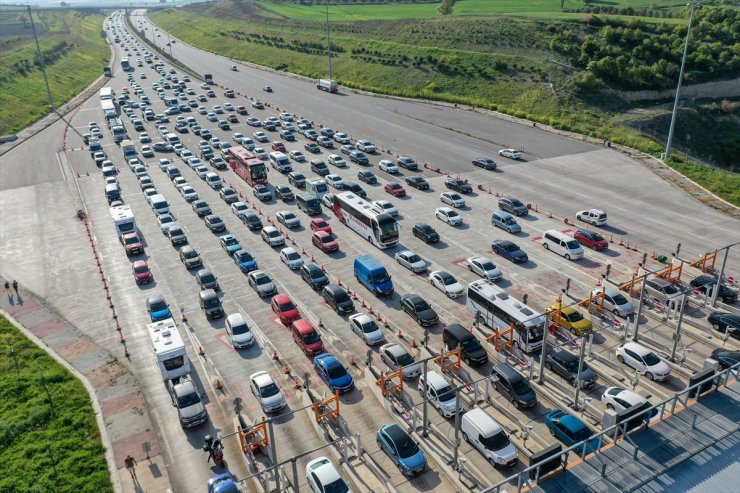 İstanbul-İzmir Otoyolu'nda tatilcilerin dönüş yoğunluğu devam ediyor