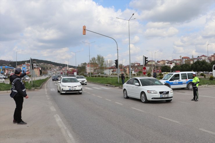 Samsun-Ankara kara yolu Havza geçişinde bayram dönüşü yoğunluğu