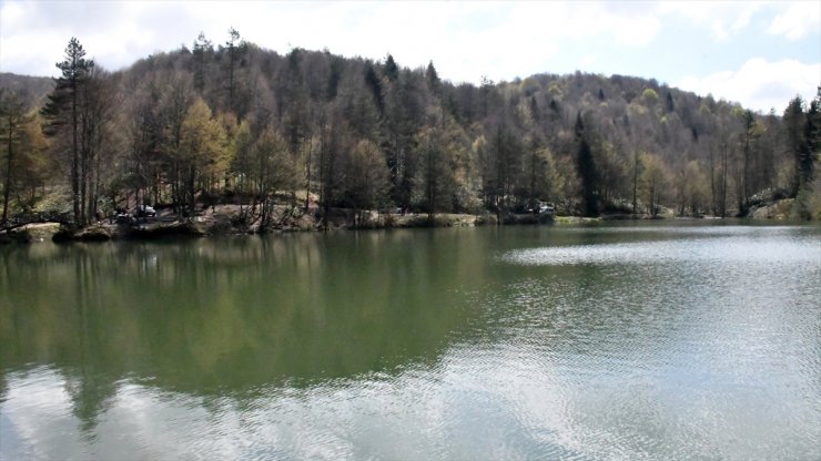 Bolu ve Düzce'de ziyaretçiler, bayram tatilinin son gününde yüksekleri tercih etti