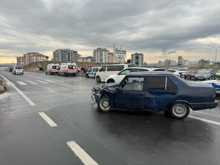 Kayseri'deki trafik kazasında 3 kişi yaralandı