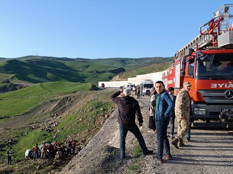 Muş'ta otomobilin devrilmesi sonucu 4 kişi yaralandı