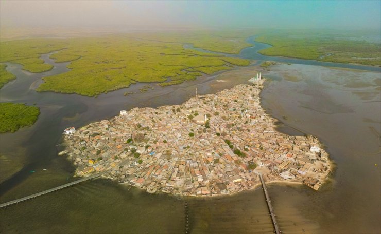 Senegal'deki deniz kabuğu adası ziyaretçilerini zamanda yolculuğa çıkarıyor