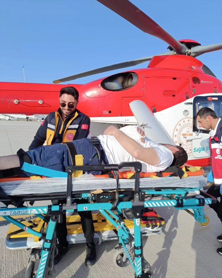 Van'da ambulans helikopter 40 yaşındaki hasta için havalandı