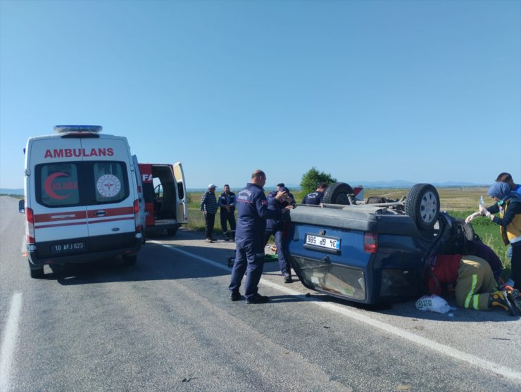 Balıkesir'de iki otomobilin çarpıştığı kazada 4 kişi yaralandı