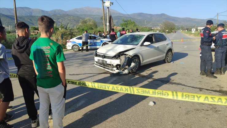 İzmir'de otomobille çarpışan motosikletten savrularak başka bir otomobilin çarptığı kişi öldü