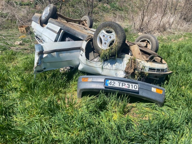 Konya'da devrilen otomobildeki 2 kişi hayatını kaybetti