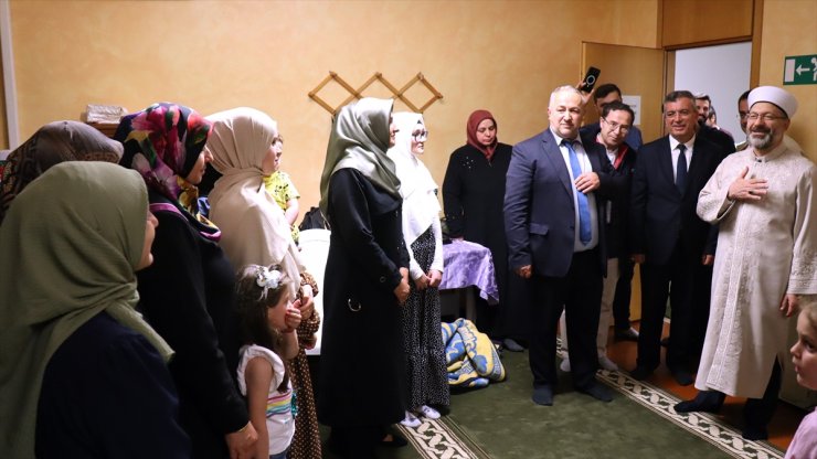Diyanet İşleri Başkanı Erbaş, Venedik'teki Eski Cami'de gurbetçilerle bir araya geldi: