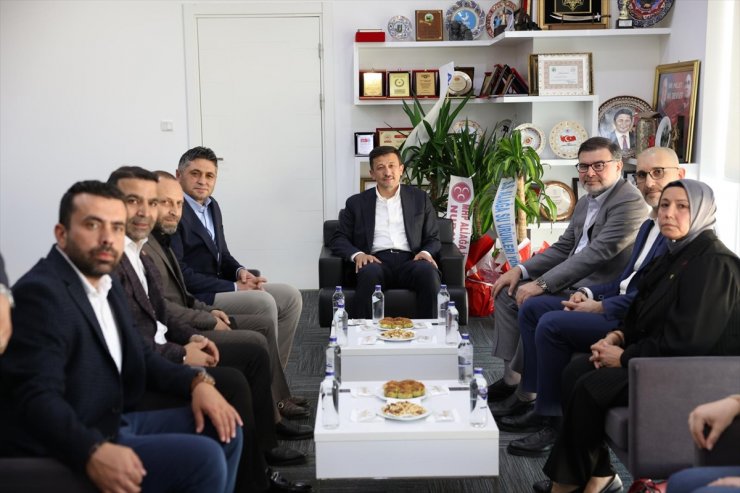 AK Parti Genel Başkan Yardımcısı Dağ'dan İzmir'de belediye ziyaretleri