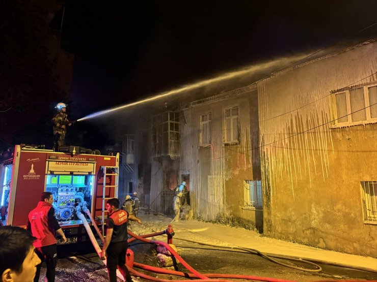 İzmir'de tekstil atölyesinde çıkan yangın söndürüldü