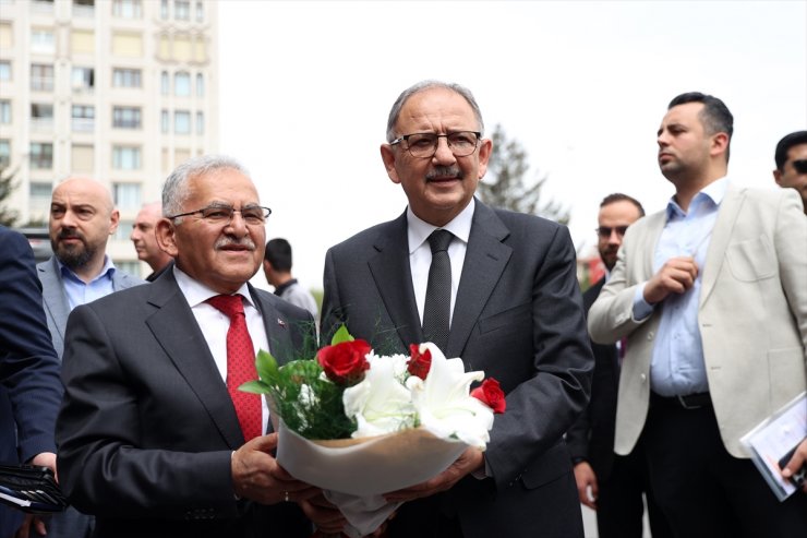 Bakan Özhaseki'den belediye başkanlarına "kentsel dönüşüm" çağrısı: