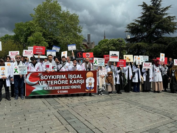 İstanbul'da sağlık çalışanları İsrail zulmüne karşı "sessiz yürüyüş" yaptı