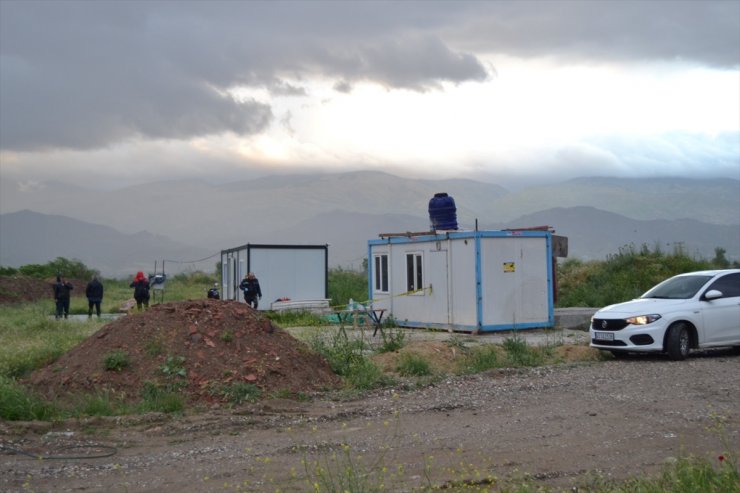 Manisa'da şantiye bekçisi tüfekle vurulmuş halde ölü bulundu