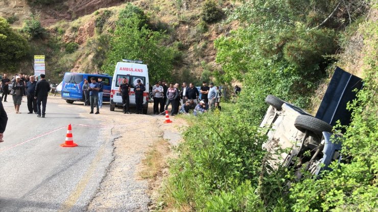 Aydın'da devrilen otomobildeki 1 kişi öldü, 1 kişi yaralandı