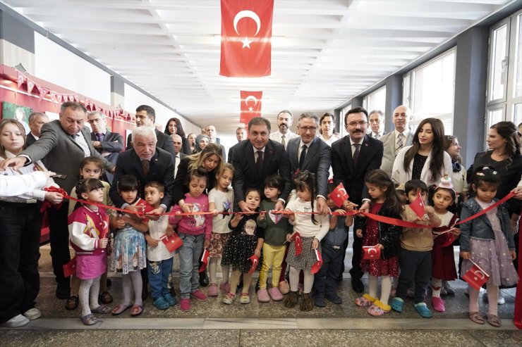 İstanbul İl Milli Eğitim Müdürlüğü'nde "Bayramın Adı Çocuk" resim sergisi açıldı