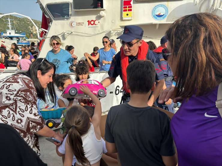 Hatay'da çocuklara yönelik gemiyle deniz turu düzenlendi