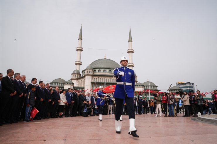 İstanbul'da 23 Nisan Ulusal Egemenlik ve Çocuk Bayramı kutlanıyor