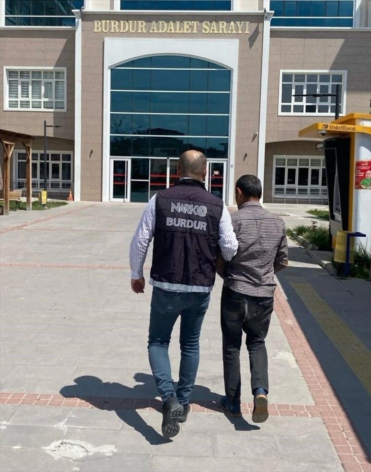 Burdur'da uyuşturucu operasyonunda yakalanan 2 zanlı tutuklandı