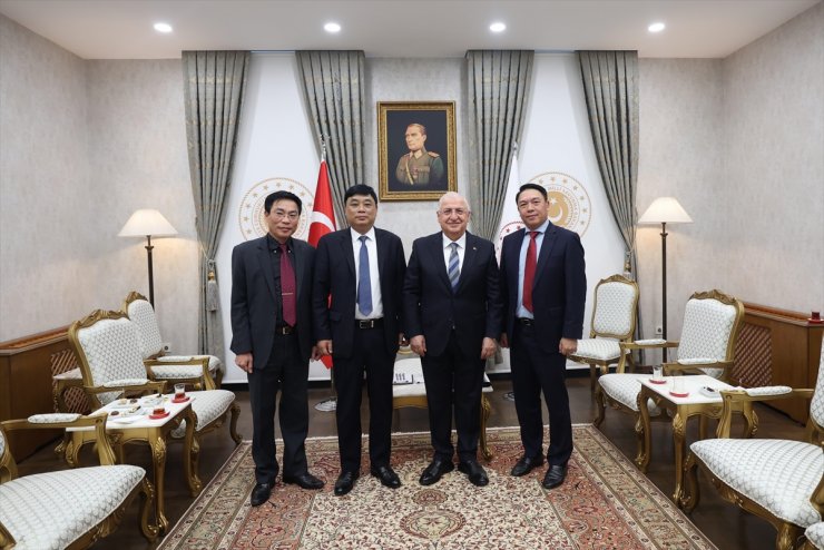 Milli Savunma Bakanı Güler, Vietnam Savunma Sanayi Başkanı Tuan'ı kabul etti