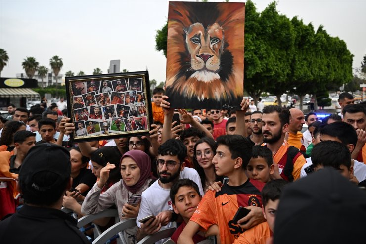 Galatasaray kafilesi Adana'ya geldi