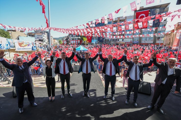 CHP Genel Başkanı Özel, Alaşehir ve Kula'da vatandaşlara hitap etti: