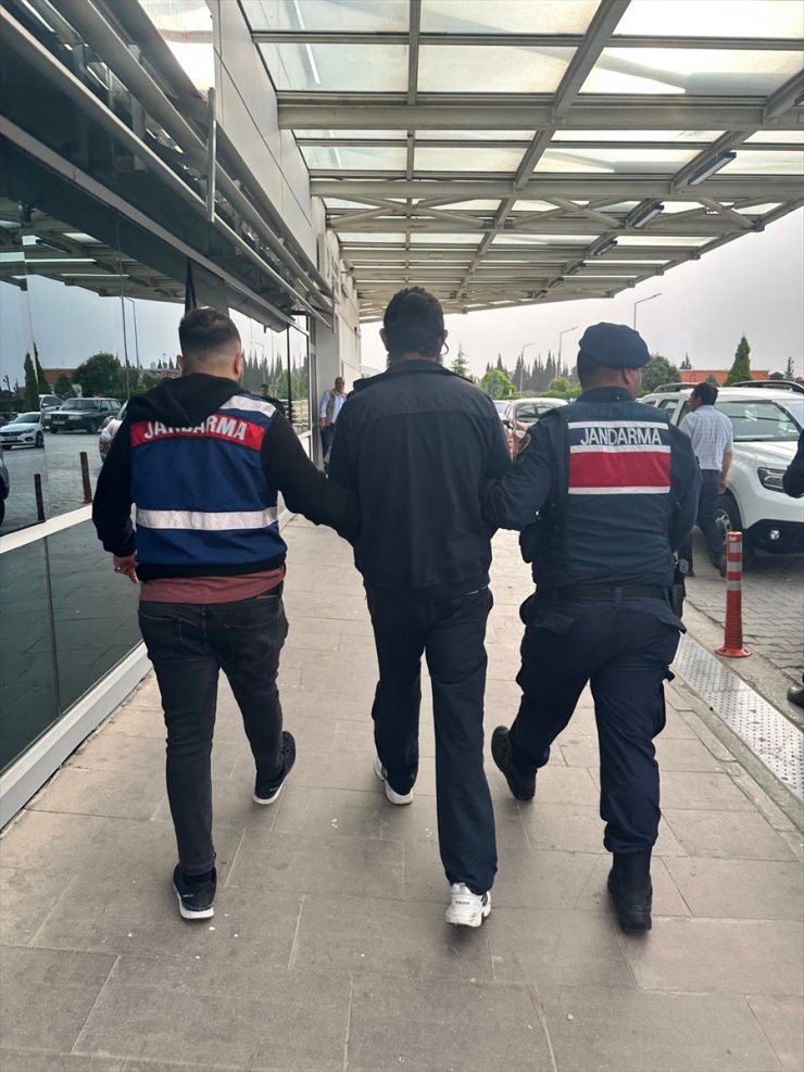 İzmir'de DEAŞ operasyonunda yakalanan 8 şüpheli tutuklandı