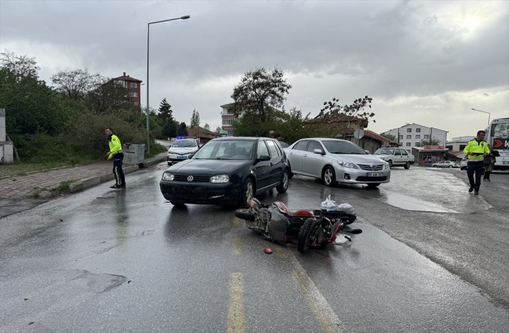 Yozgat'ta otomobil ile çarpışan motosiklet sürücüsü yaralandı