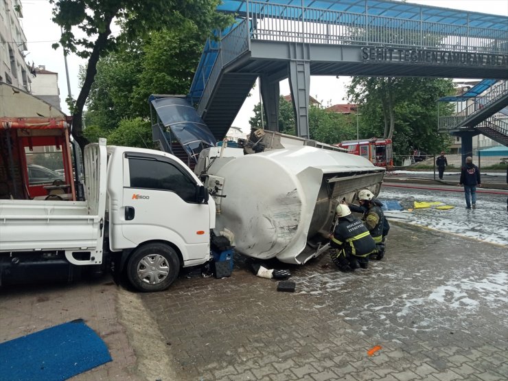 GÜNCELLEME 2 - D-130 kara yolunun Gölcük kesiminde devrilen tanker nedeniyle ulaşıma kapanan yol açıldı