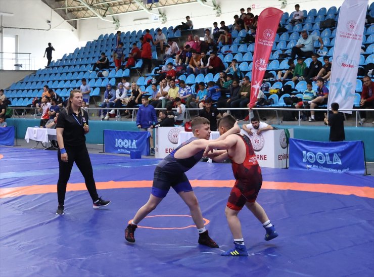 Okullar Arası Güreş Türkiye Şampiyonası Edirne'de başladı
