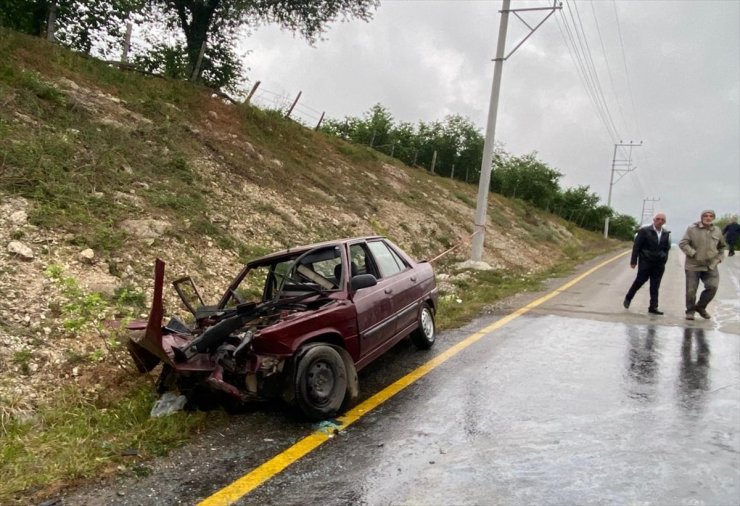 Sakarya'da iki aracın çarpıştığı kazada 1 kişi öldü, 3 kişi yaralandı