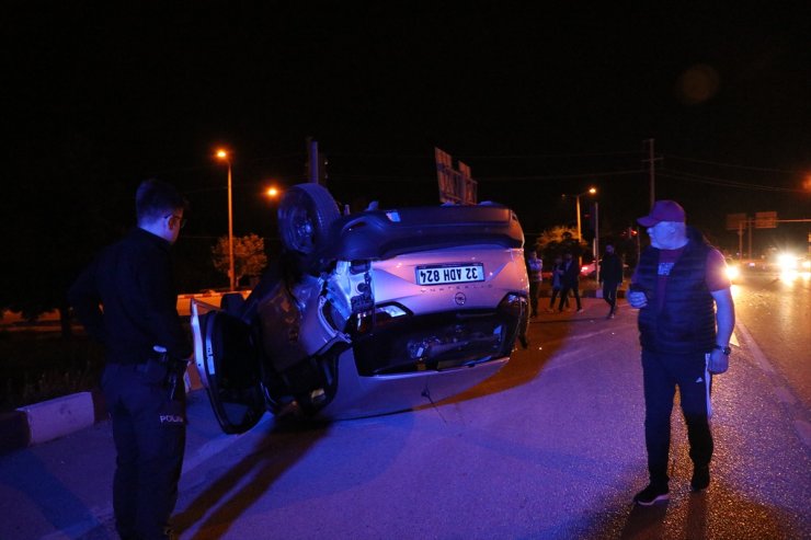 Burdur'da iki otomobilin çarpıştığı kazada sürücüler yaralandı