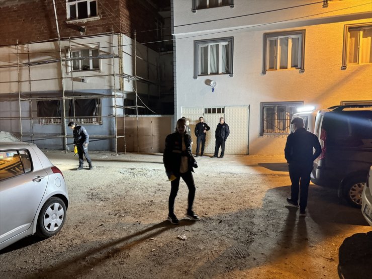 Bursa'da hakkında hapis cezası bulunan kişi kaçmaya çalışırken ayağından vurularak durduruldu