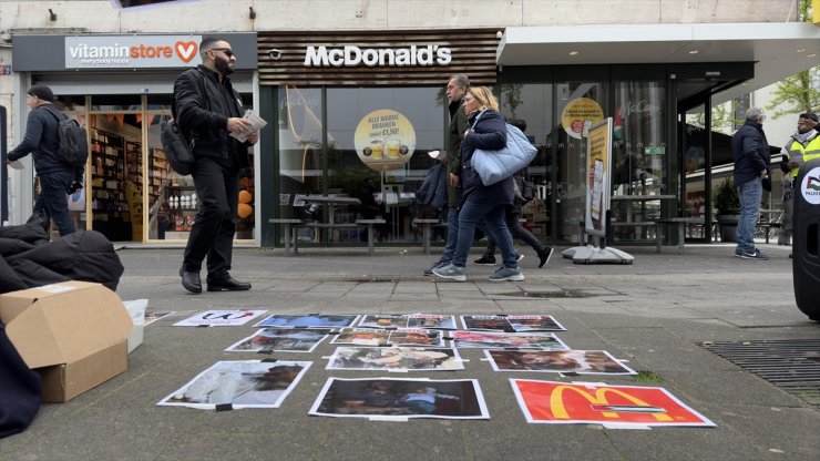 Hollanda'da bir araya gelen gruplar, McDonald’s şubelerinin önünde İsrail'i protesto etti