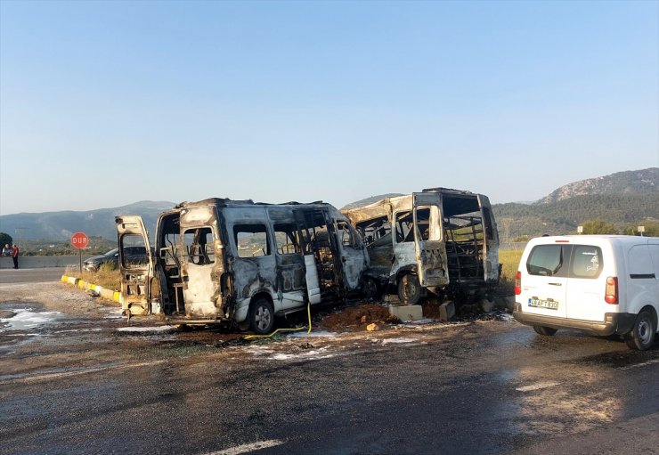 Muğla'da iki minibüsün çarpıştığı kazada 4'ü ağır 14 kişi yaralandı