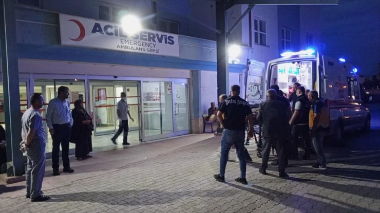 Sivas'ta devrilen traktördeki 1 kişi öldü, 1 kişi yaralandı