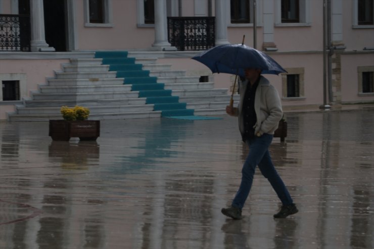 Tekirdağ'da gök gürültülü sağanak etkili oldu