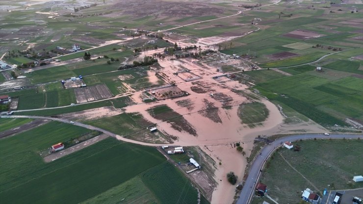 Kütahya'da dolu ve sağanak etkili oldu