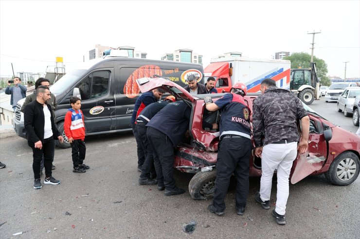 Sivas'taki trafik kazasında 3 kişi yaralandı