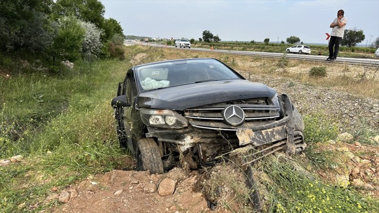 Adıyaman'da şarampole devrilen hafif ticari araçtaki 5 kişi yaralandı