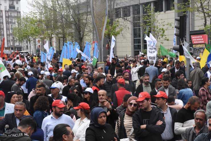 DEM Parti Eş Genel Başkanı Oruç, Van'da 1 Mayıs Emek ve Dayanışma Günü mitingine katıldı